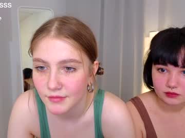 couple Lovely, Naked, Sexy & Horny Cam Girls with naomi_flower