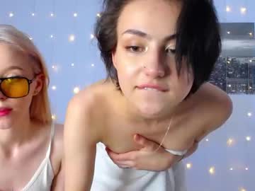 couple Lovely, Naked, Sexy & Horny Cam Girls with kayla_bennet