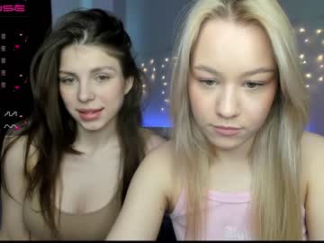couple Lovely, Naked, Sexy & Horny Cam Girls with vivi_beam