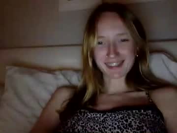girl Lovely, Naked, Sexy & Horny Cam Girls with littlee_redd