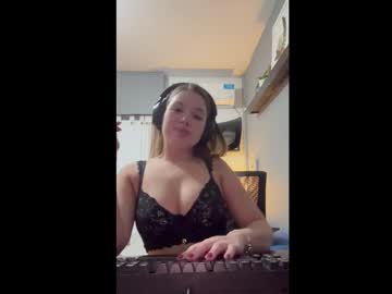 girl Lovely, Naked, Sexy & Horny Cam Girls with eemilyyyy19